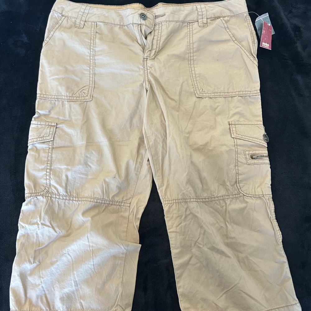 No Boundaries Women's Tan Cargo Capris